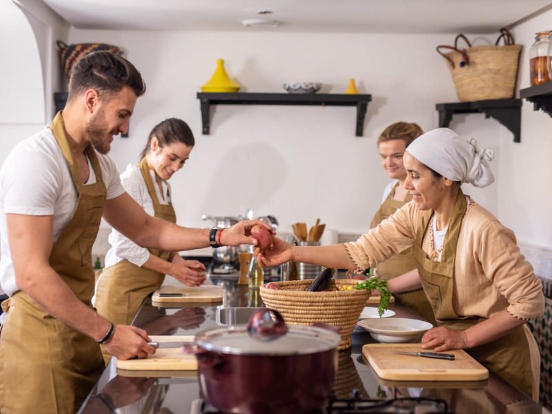 Cours de cuisine marocaine avec un chef local