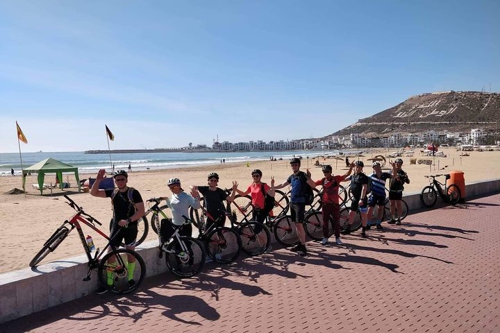 Tour privé en vélo électrique dans la ville et le long de la corniche